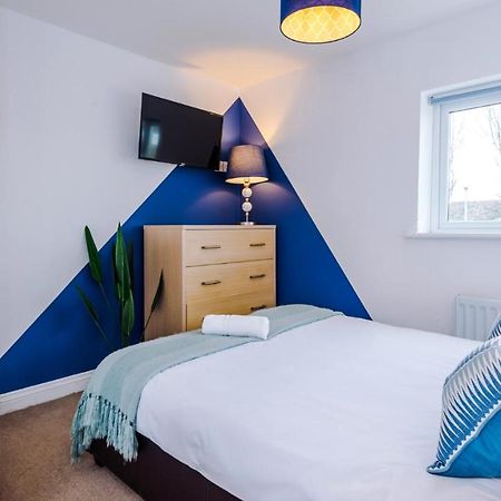 Newhall Road - 4 Bedroom Chester Home - Parking Wervin المظهر الخارجي الصورة