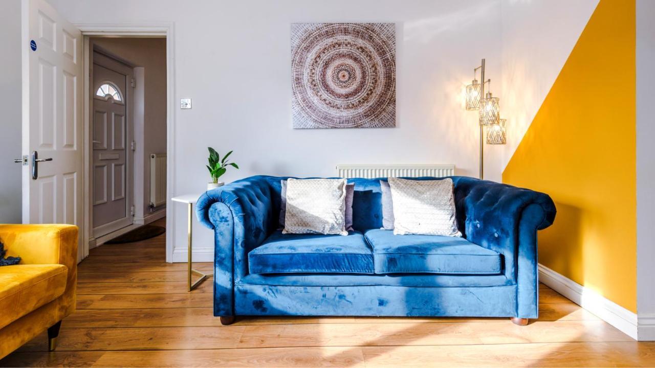 Newhall Road - 4 Bedroom Chester Home - Parking Wervin المظهر الخارجي الصورة