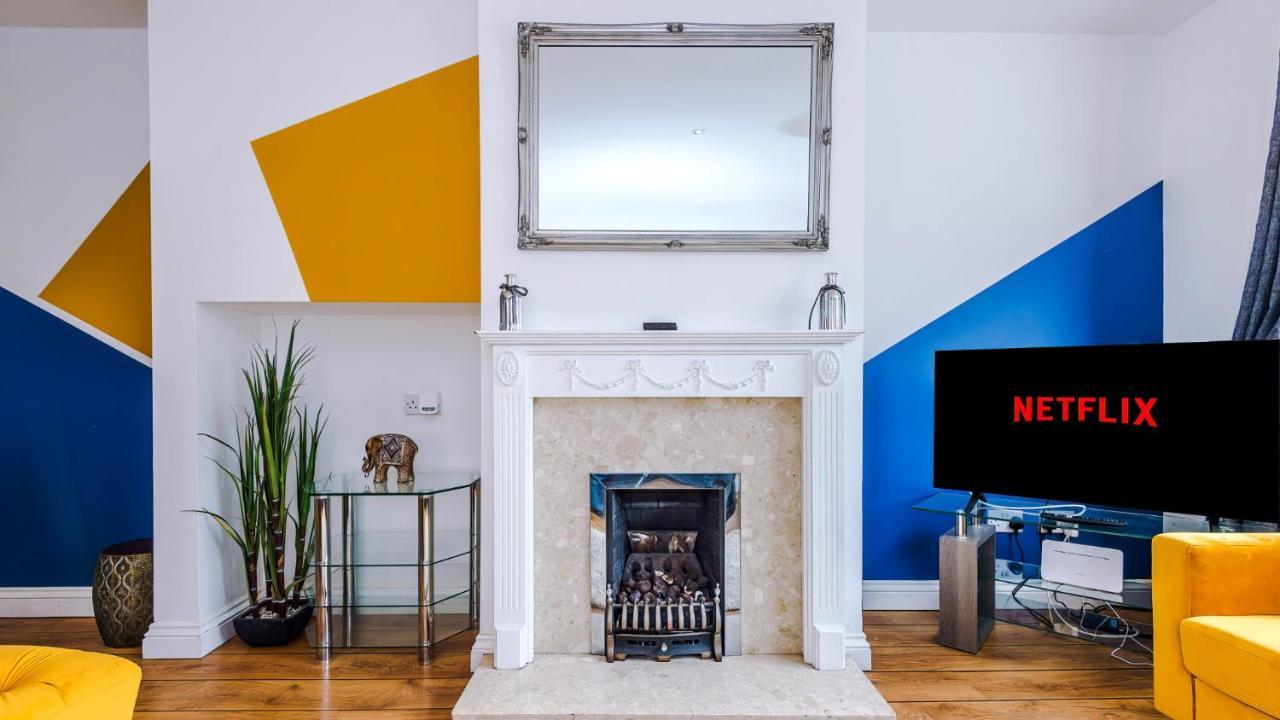Newhall Road - 4 Bedroom Chester Home - Parking Wervin المظهر الخارجي الصورة