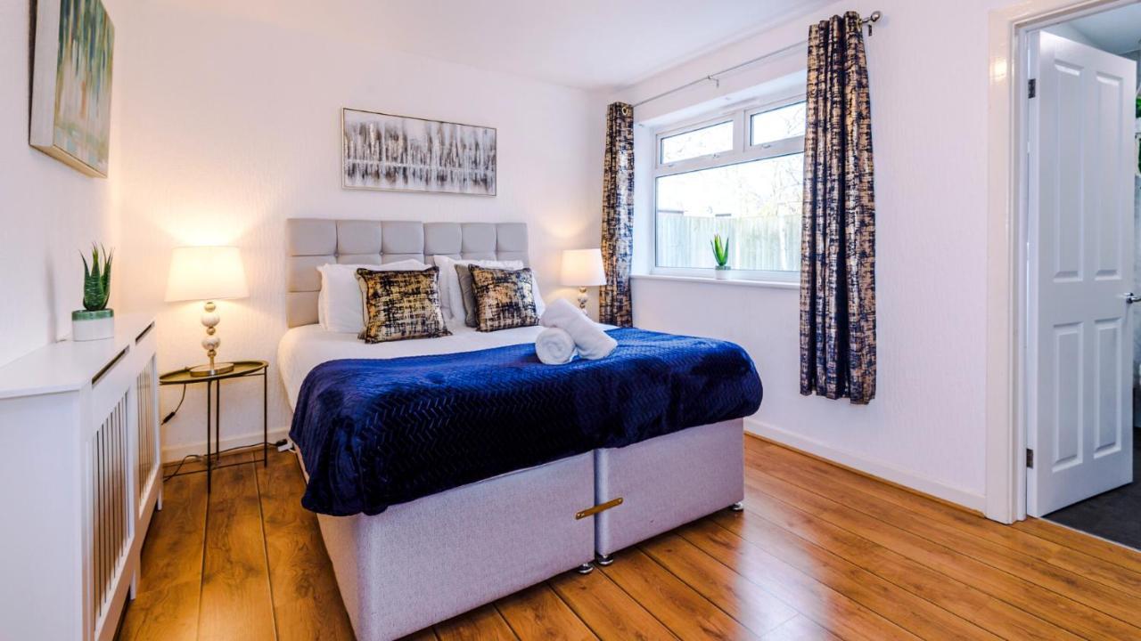 Newhall Road - 4 Bedroom Chester Home - Parking Wervin المظهر الخارجي الصورة