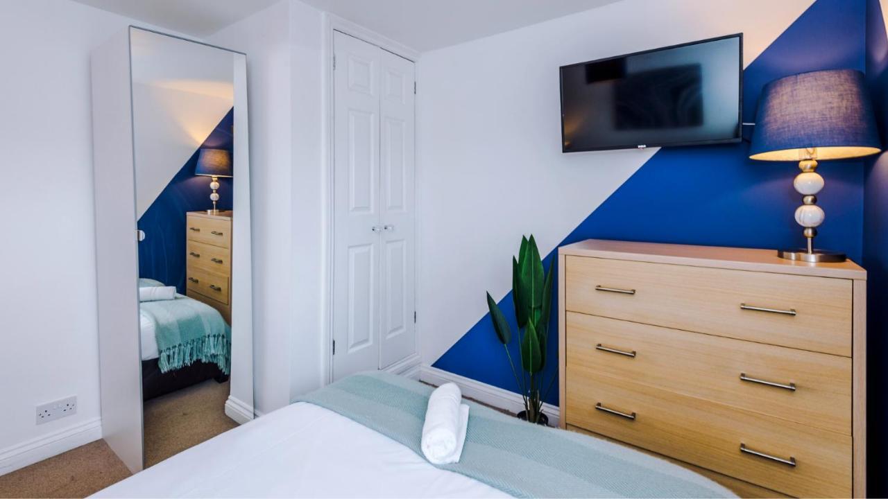 Newhall Road - 4 Bedroom Chester Home - Parking Wervin المظهر الخارجي الصورة