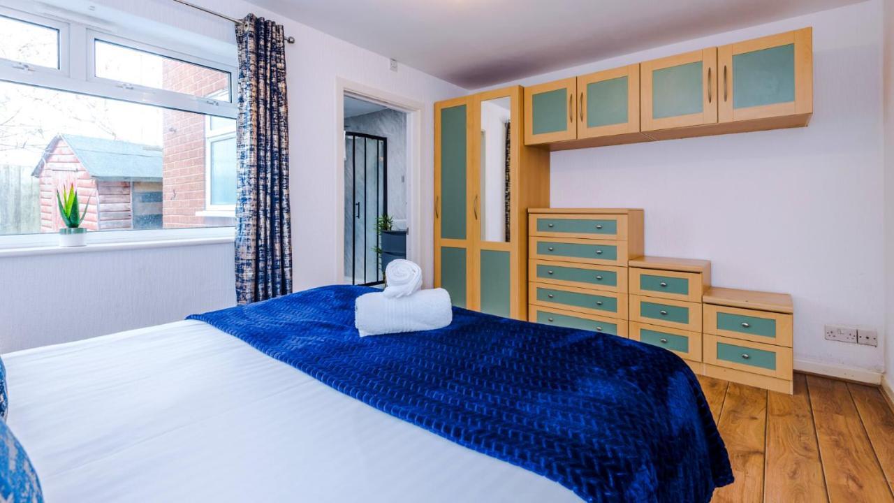 Newhall Road - 4 Bedroom Chester Home - Parking Wervin المظهر الخارجي الصورة