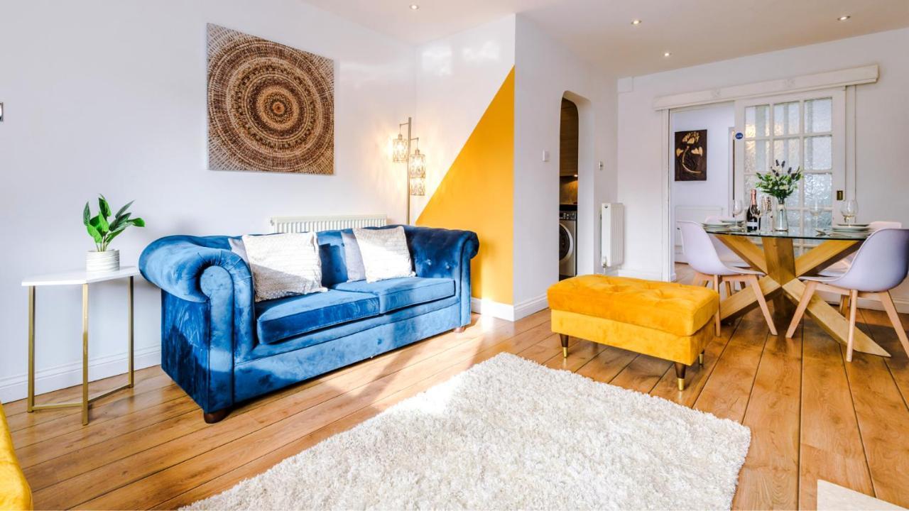 Newhall Road - 4 Bedroom Chester Home - Parking Wervin المظهر الخارجي الصورة
