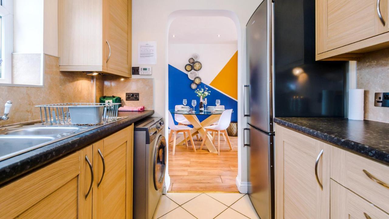 Newhall Road - 4 Bedroom Chester Home - Parking Wervin المظهر الخارجي الصورة