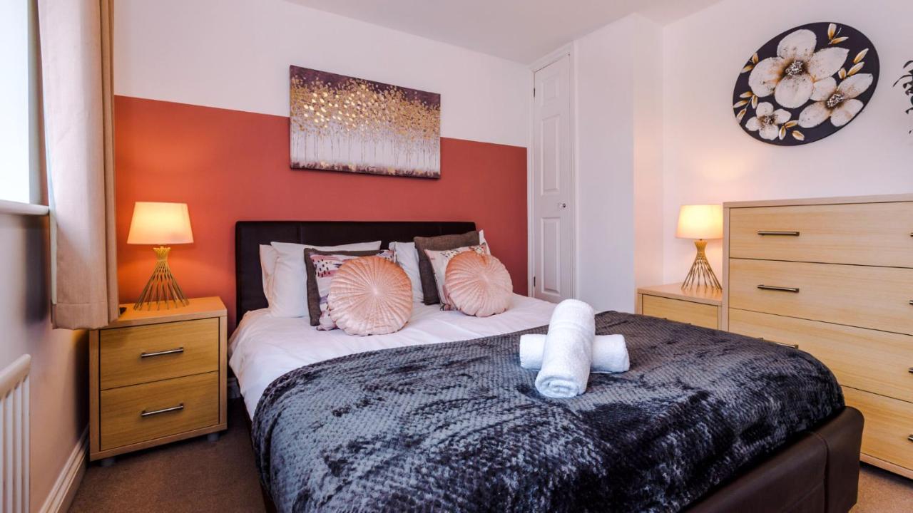 Newhall Road - 4 Bedroom Chester Home - Parking Wervin المظهر الخارجي الصورة