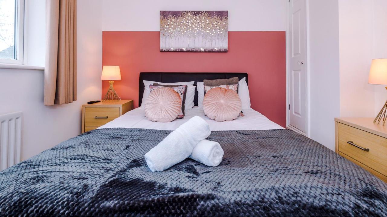 Newhall Road - 4 Bedroom Chester Home - Parking Wervin المظهر الخارجي الصورة