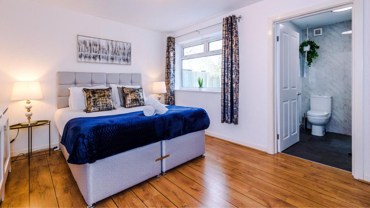 Newhall Road - 4 Bedroom Chester Home - Parking Wervin المظهر الخارجي الصورة